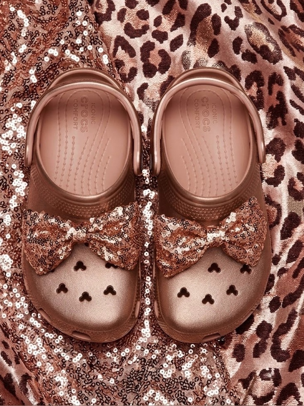 🆕 Minnie Mouse Clogs for Adults by Crocs – Rose Gold, W7